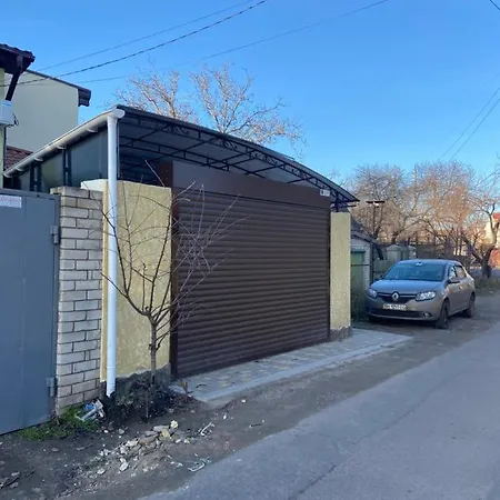 на фонтане Holiday home