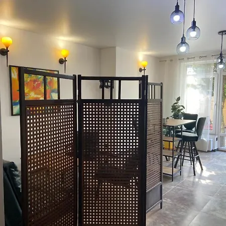 на фонтане Holiday home *