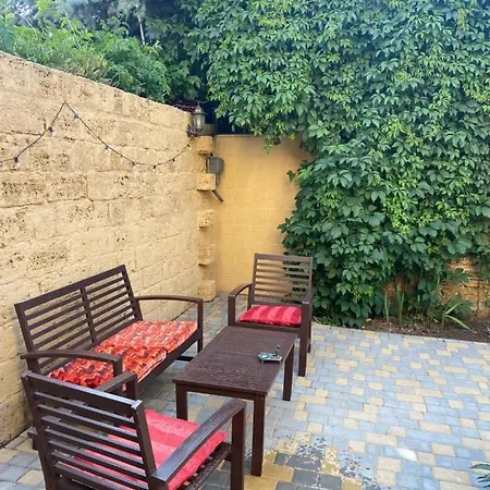 на фонтане Holiday home *
