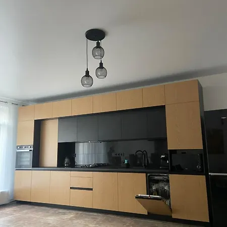 на фонтане Holiday home Odesa